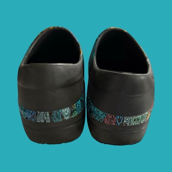 Women’s Crocs Neria Pro II Black/Colorful Print  Dual Comfort Clogs Size W7 - Picture 4 of 10